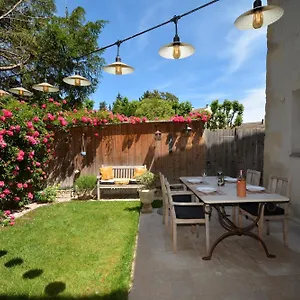 https://maison-tarascon.fr-provencehotel.com